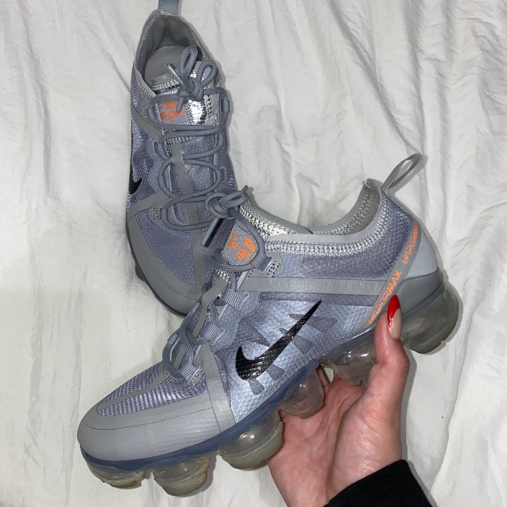 Gray Vapor Max plus